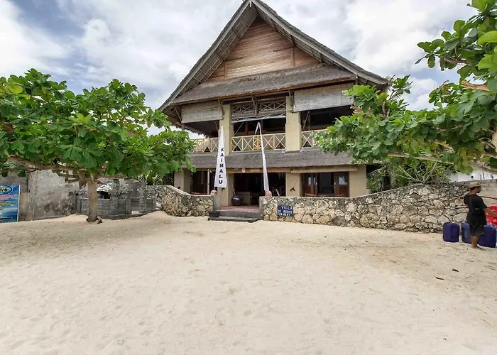 ゲストハウス Kainalu House レンボンガン島